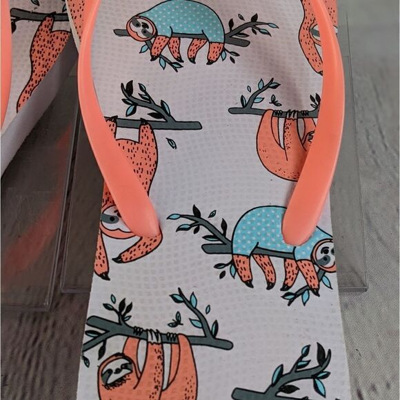 Cute Sloth Pattern Flip Flops - Size 9/10 - Picture 2 of 9